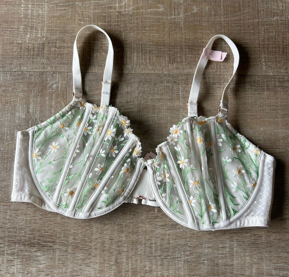 Victoria's Secret Dream Angels Bra 38C Daisy Floral Embroidered Underwire NWT